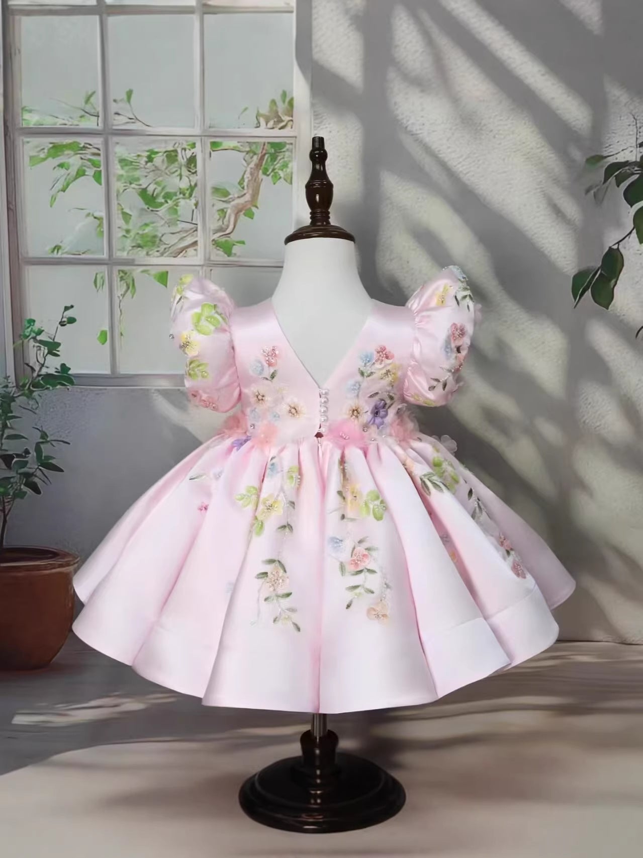 Aurélie Puff-Sleeve Flower Girl Dress detail
