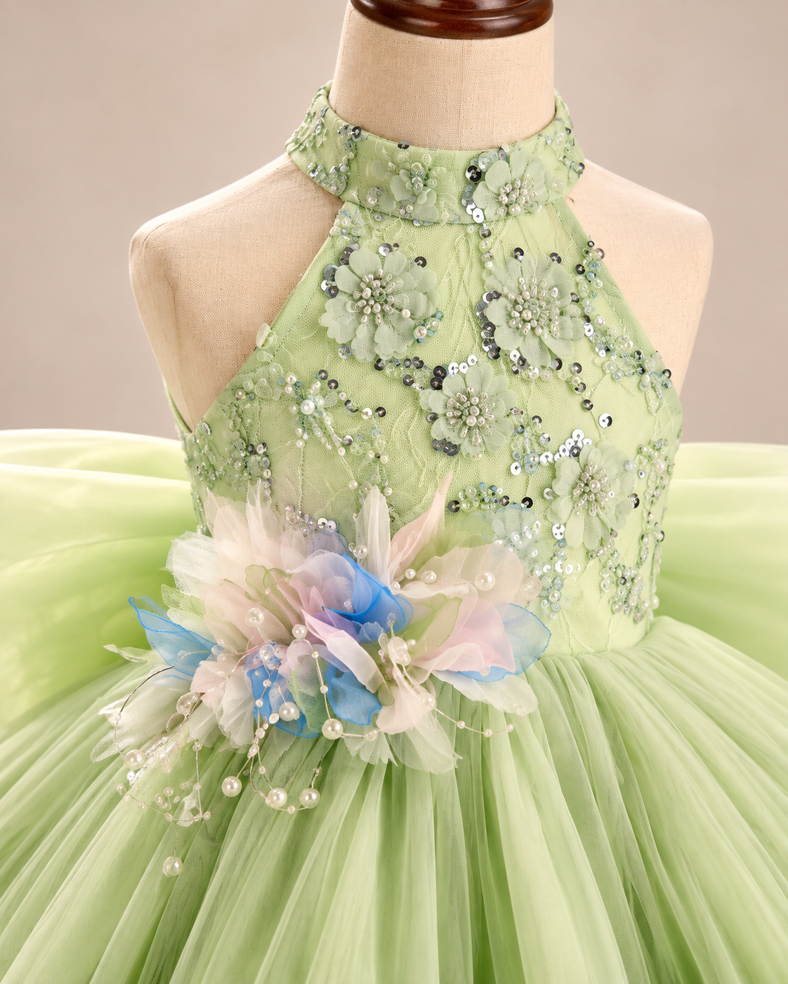 Émeraude Princess Performance Gown - image 3