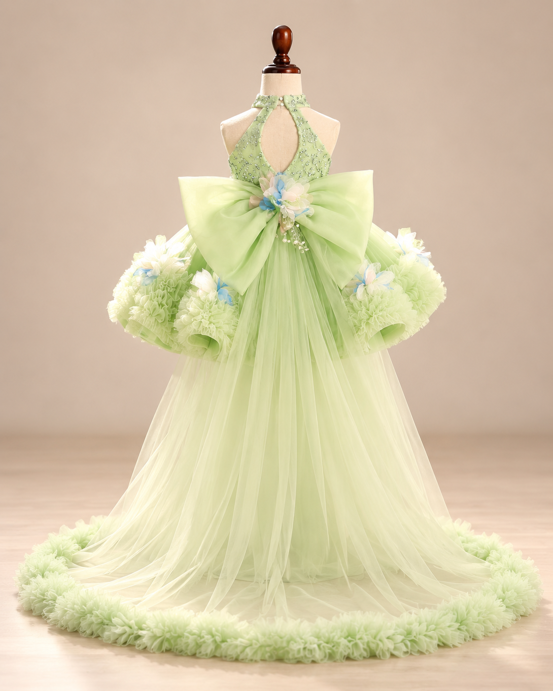 Émeraude Princess Performance Gown - image 4